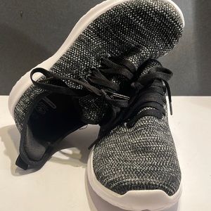 Athletic works women’s shoes slip on lace up sneakers size 6.5 W.